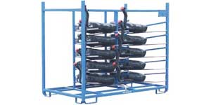 Pallet for fuel tanks